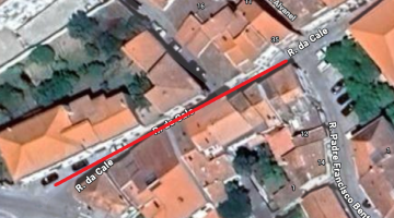 Trânsito condicionado na rua da Cale